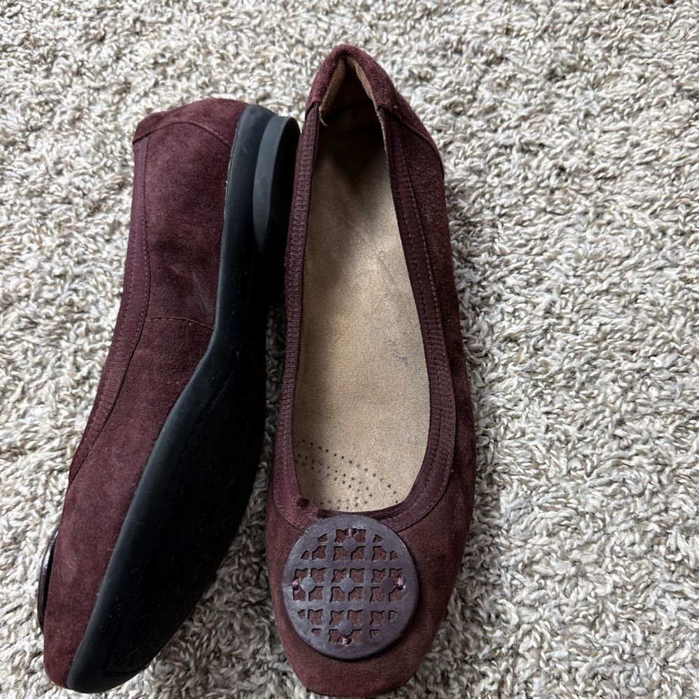 Clark’s Elegant Burgundy Ballet Flats - Picture 4 of 7